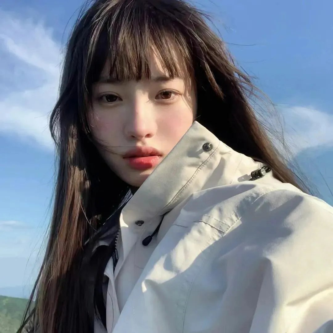 庭院里的女人